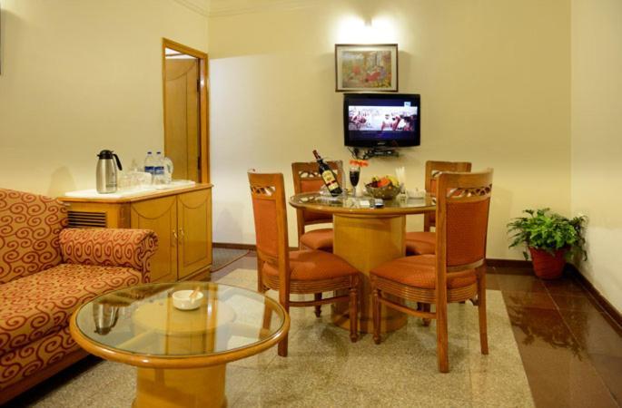 Hotel Amer Palace Bhopal Exterior foto