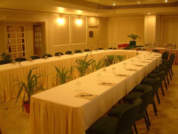 Hotel Amer Palace Bhopal Exterior foto
